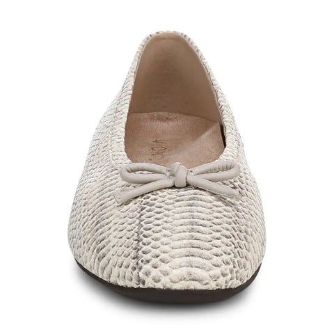Larissa Wedge Flat