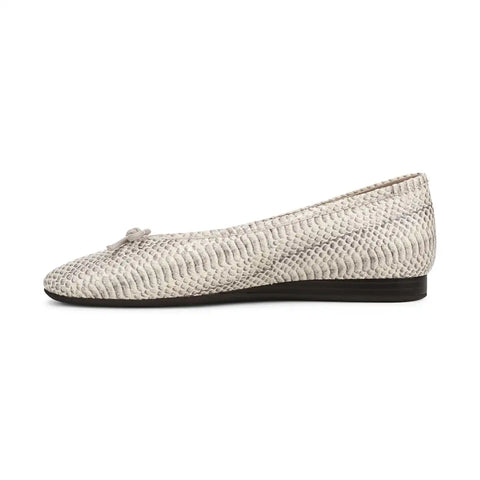 Larissa Wedge Flat