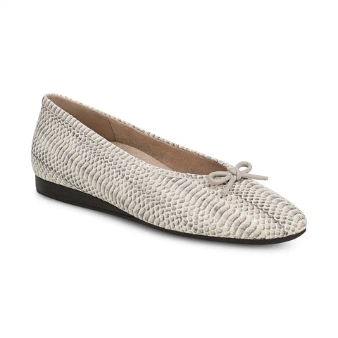 Larissa Wedge Flat